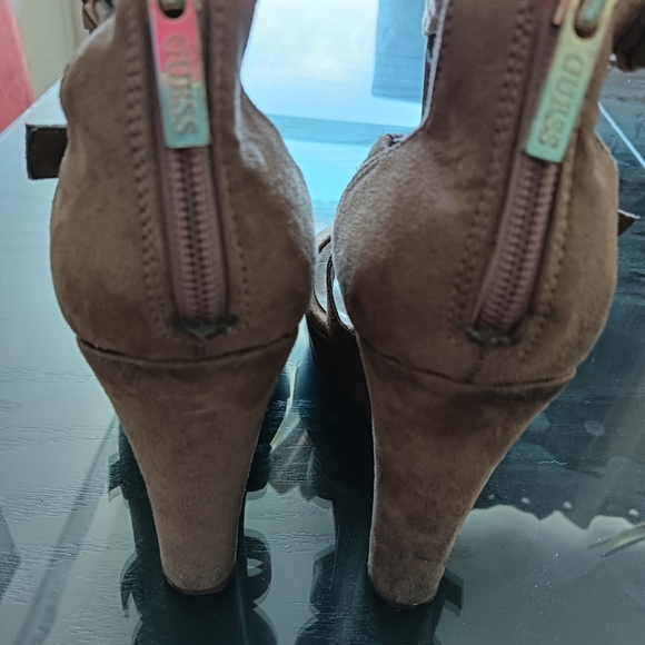 Guess shoes size 8 - Picture 4 of 4